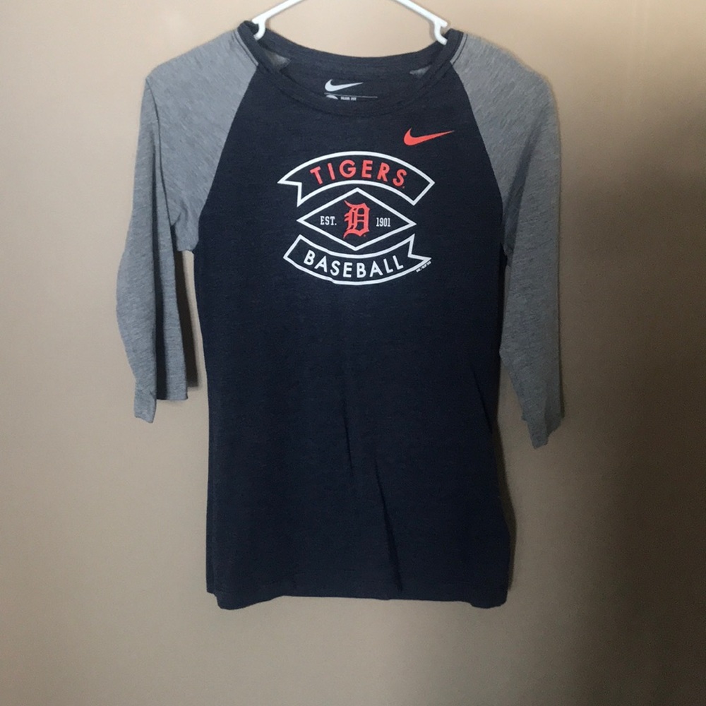 Nike shirt with 3/4 long sleeve